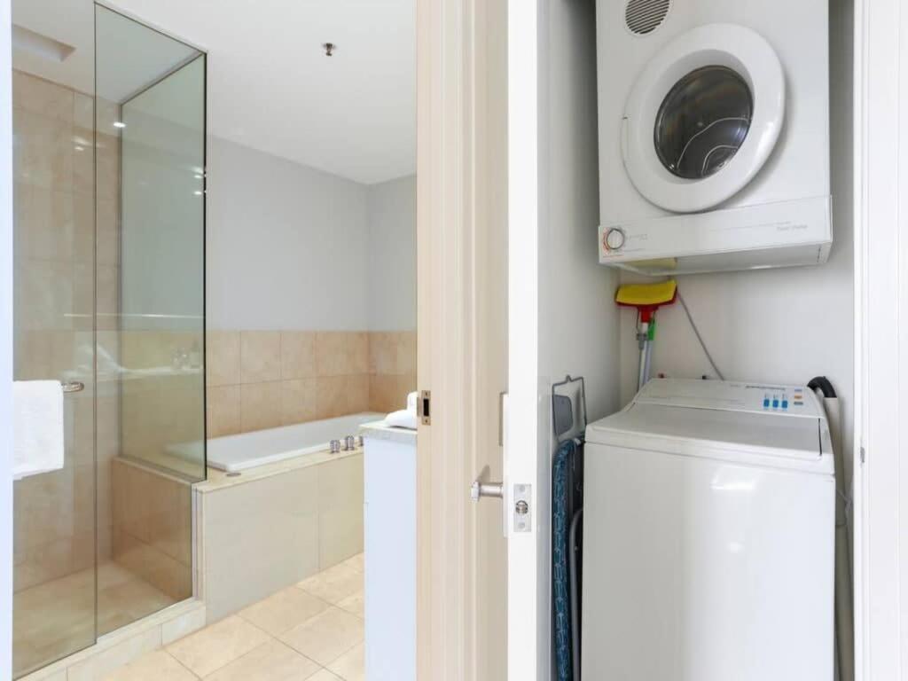 Bright One Bedroom Beauty With Balcony And Unbeatable Views Auckland Esterno foto