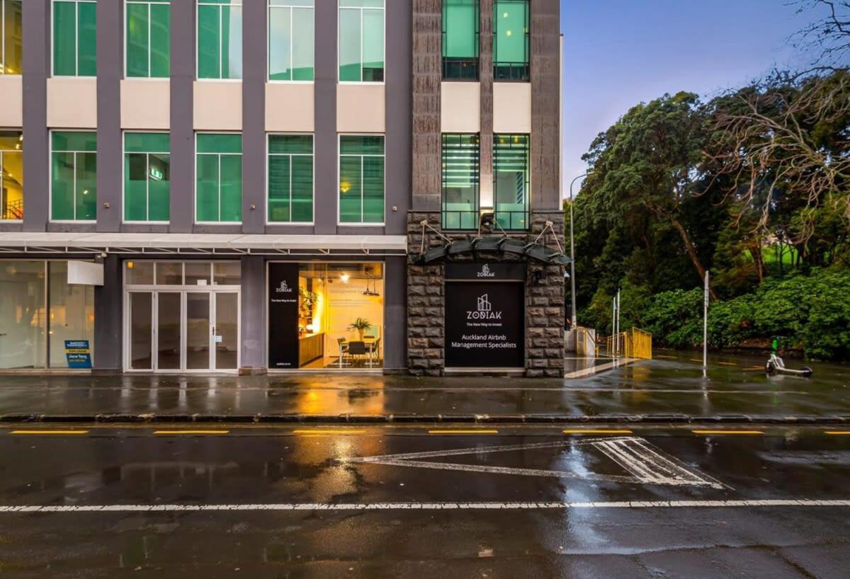 Bright One Bedroom Beauty With Balcony And Unbeatable Views Auckland Esterno foto