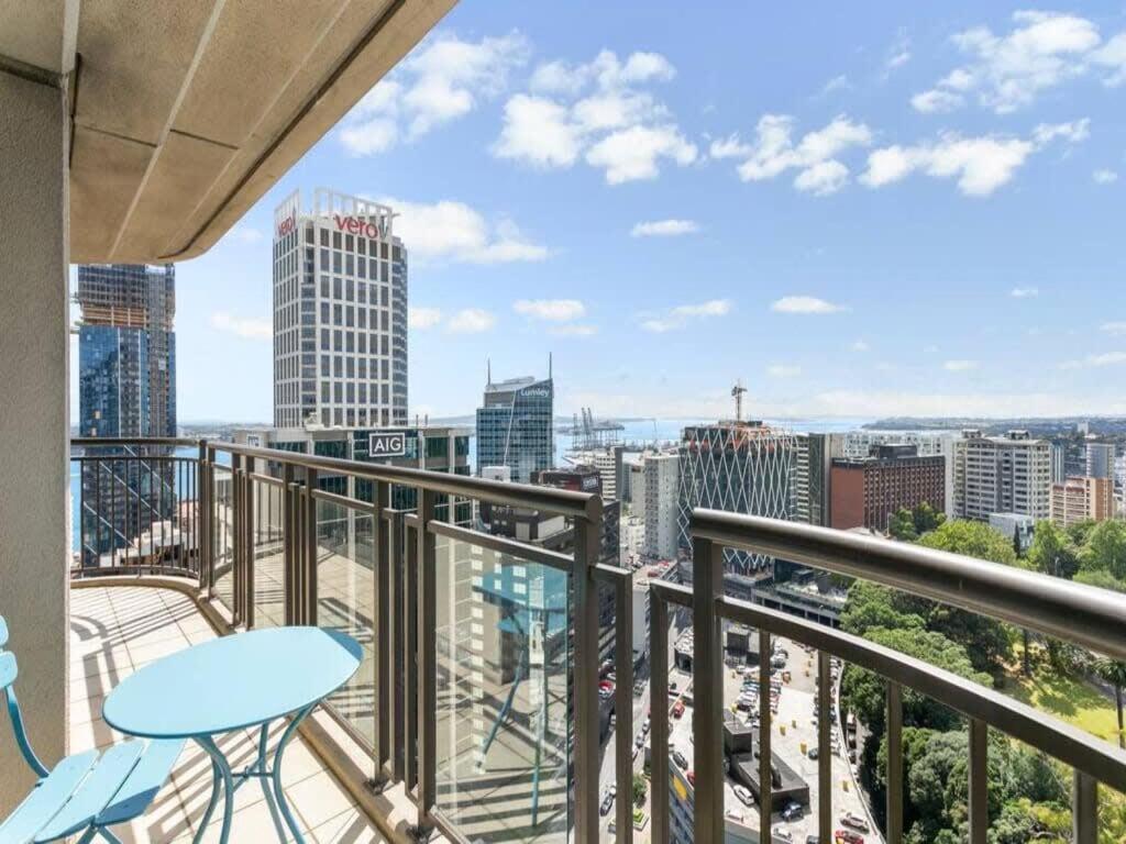 Bright One Bedroom Beauty With Balcony And Unbeatable Views Auckland Esterno foto
